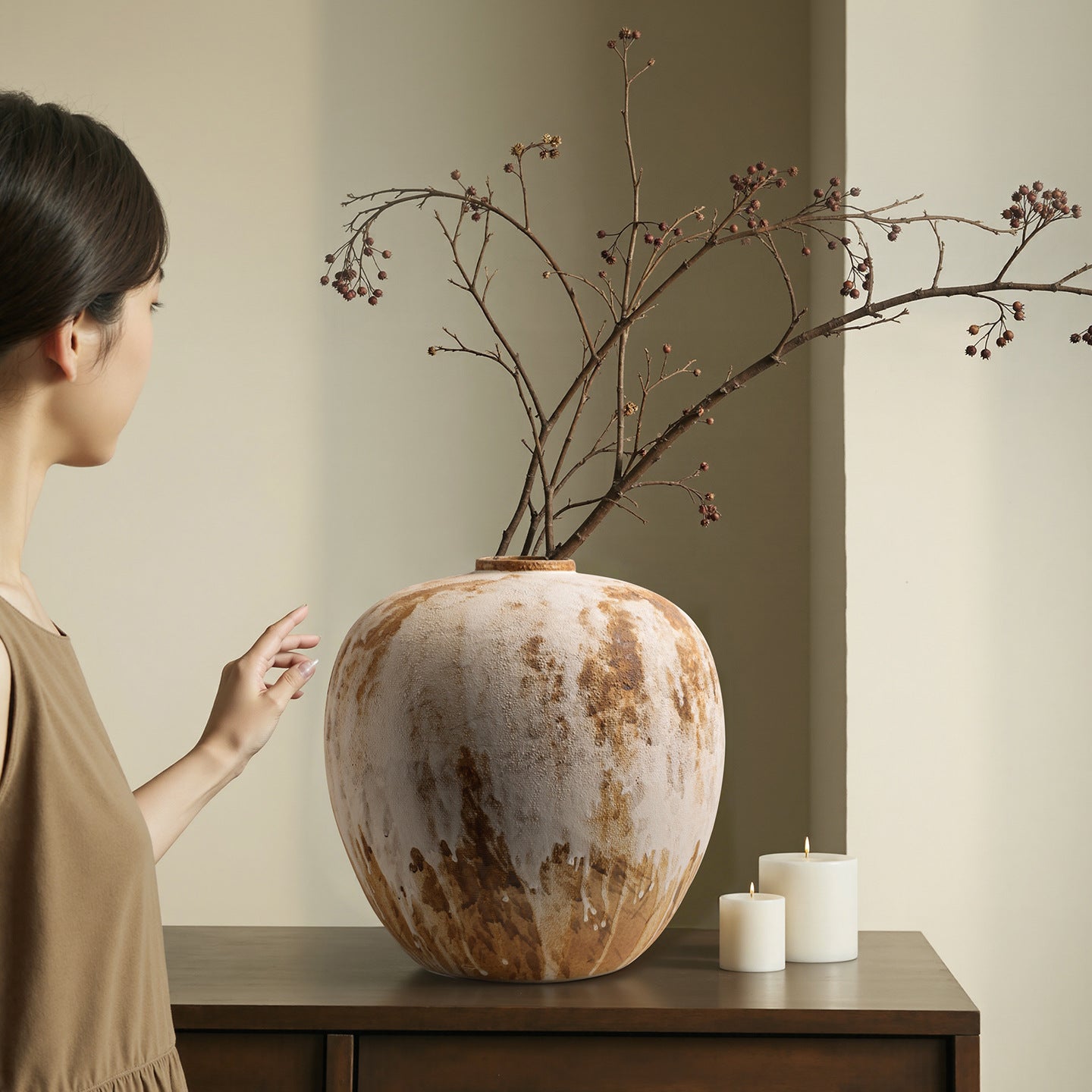 Simple White Full Moon Vase